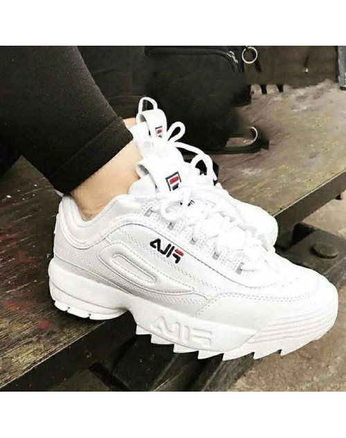  FILA シューズ お洒落 スポーツ風 カジュアル　レディース向け