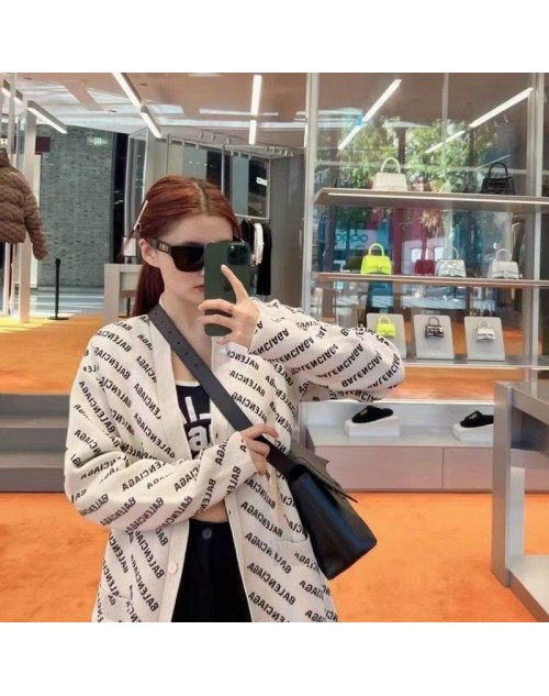 Balenciaga バレンシアガパーカー服ジャケット 品番：X-LI-BAL-57956ラインで在庫確認とご注文の際、品番を教えてください