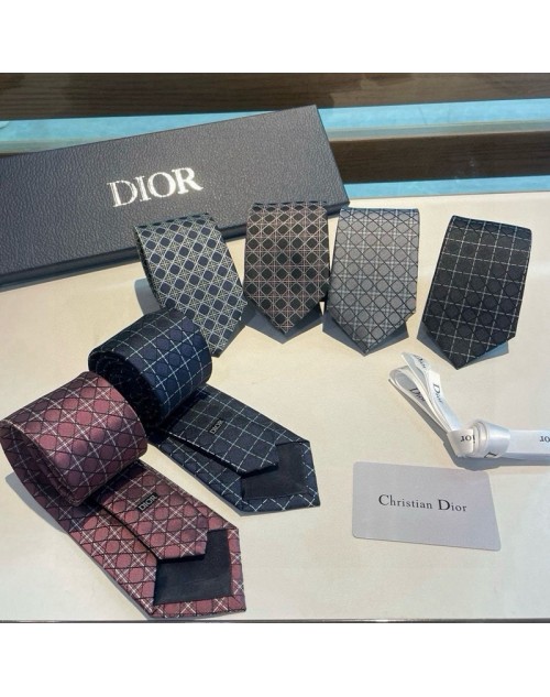 Dior ディオールマスク 品番：X-LI-DIO-59349ラインで在庫確認とご注文の際、品番を教えてください