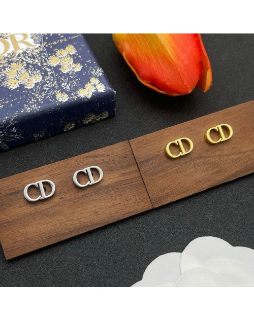 Dior ディオールピアス 品番：X-LI-DIO-59737ラインで在庫確認とご注文の際、品番を教えてください