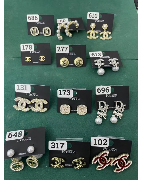 Chanel シャネルピアス 品番：X-LI-DIO-CHA-59394-7ラインで在庫確認とご注文の際、品番を教えてください