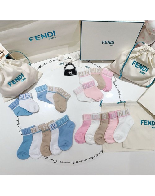 Fendi フェンデイ 靴下 品番：X-LI-FEN-57352ラインで在庫確認とご注文の際、品番を教えてください