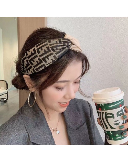 Fendi フェンデイ ヘアアクセサリー 品番：X-LI-FEN-57394ラインで在庫確認とご注文の際、品番を教えてください