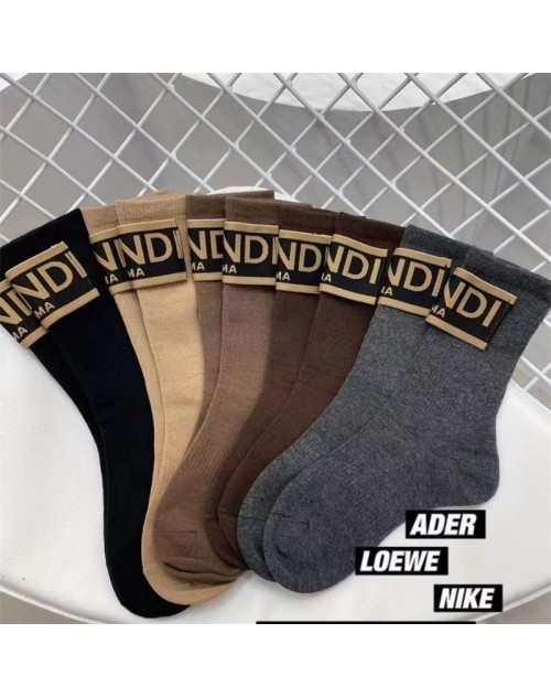 Fendi フェンデイ 靴下 品番：X-LI-FEN-57435ラインで在庫確認とご注文の際、品番を教えてください