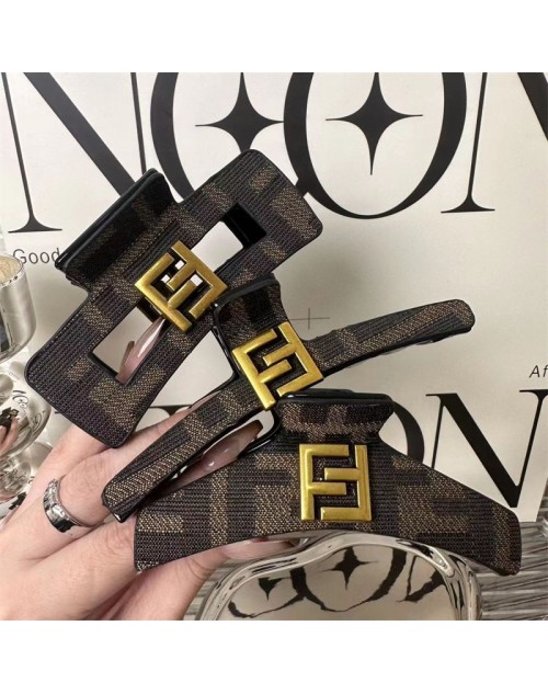 Fendi フェンデイヘアアクセサリー 品番：X-LI-FEN-57494ラインで在庫確認とご注文の際、品番を教えてください