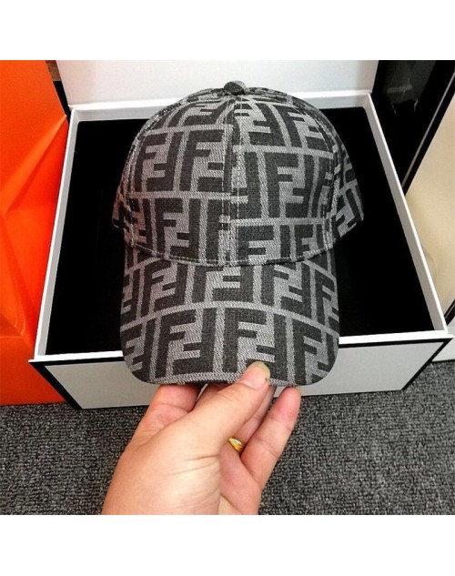 Fendi フェンデイキャップ 品番：X-LI-FEN-57862ラインで在庫確認とご注文の際、品番を教えてください