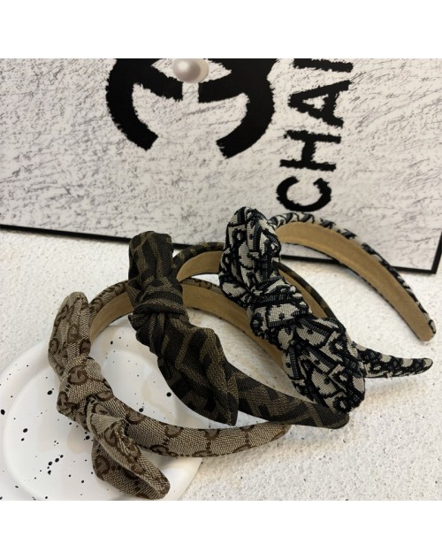 Fendi フェンデイヘアアクセサリー 品番：X-LI-FEN-58206ラインで在庫確認とご注文の際、品番を教えてください