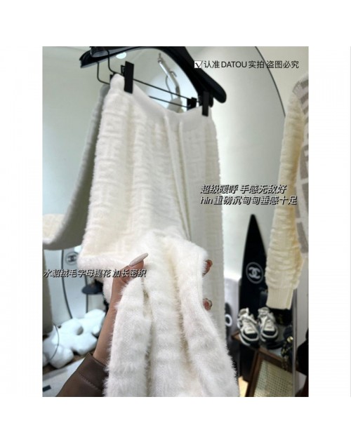 Fendi フェンデイパンツズボン 品番：X-LI-FEN-58584ラインで在庫確認とご注文の際、品番を教えてください