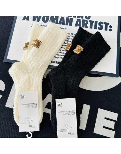 Gucci グッチ 靴下 品番：X-LI-GG-57425ラインで在庫確認とご注文の際、品番を教えてください
