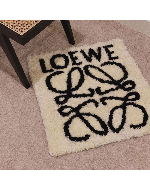 LOEWE ロエベカーペットマット 品番：X-LI-LOE-57828ラインで在庫確認とご注文の際、品番を教えてください
