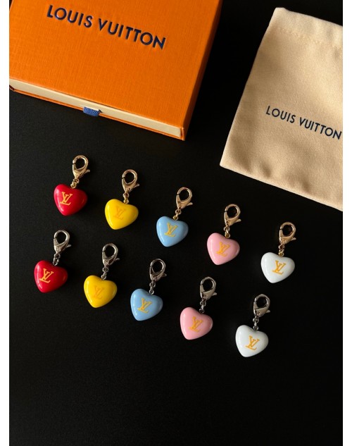 Lv ルイヴィトンキーホルダー 品番：X-LI-LV-59990ラインで在庫確認とご注文の際、品番を教えてください