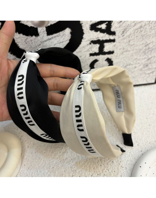 ミュウミュウ MiuMiuヘアアクセサリー 品番：X-LI-MIU-58304ラインで在庫確認とご注文の際、品番を教えてください