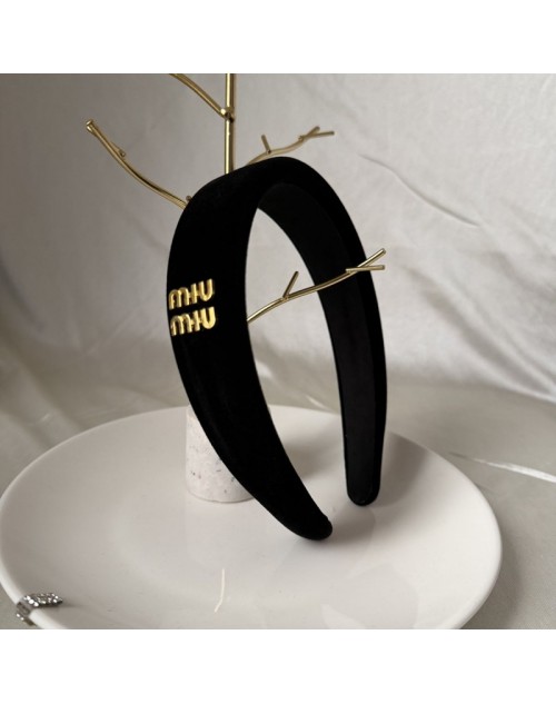 ミュウミュウ MiuMiuヘアアクセサリー 品番：X-LI-MIU-59653ラインで在庫確認とご注文の際、品番を教えてください