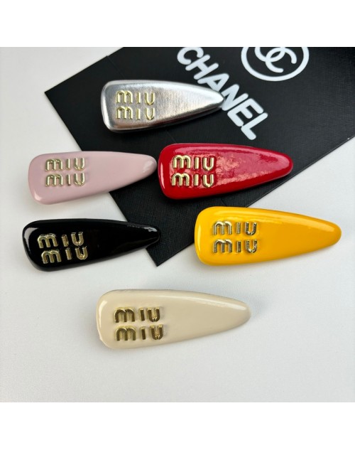ミュウミュウ MiuMiuヘアアクセサリー 品番：X-LI-MIU-59980ラインで在庫確認とご注文の際、品番を教えてください