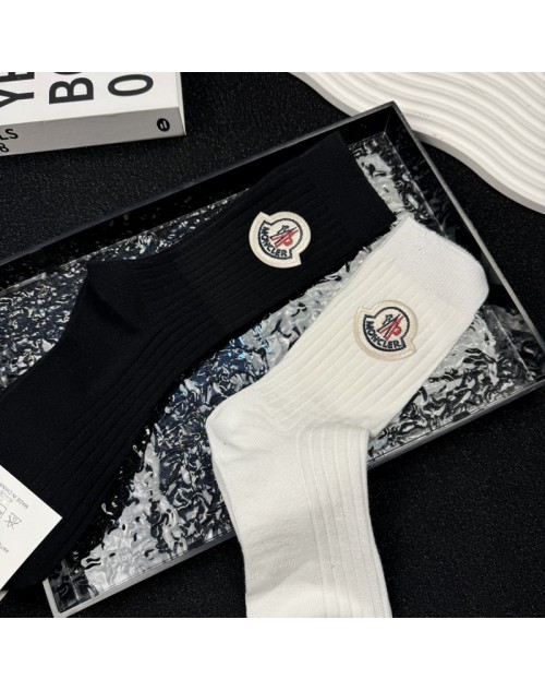 Moncler モンクレール靴下 品番：X-LI-MON-60041ラインで在庫確認とご注文の際、品番を教えてください