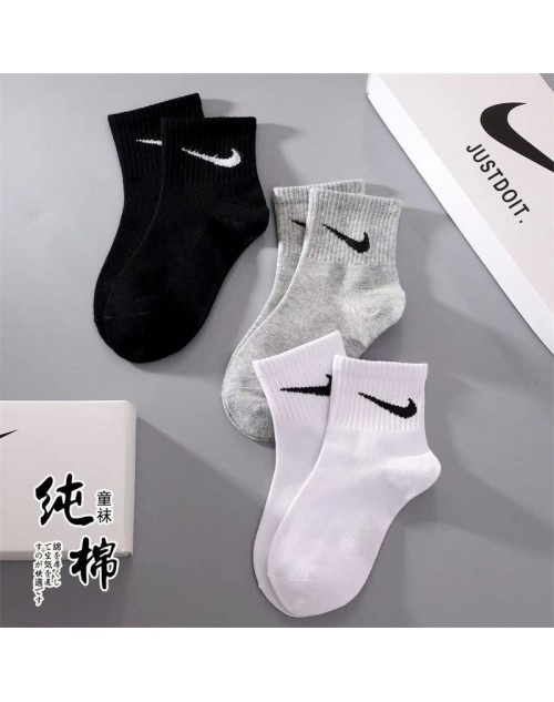 Nike ナイキ靴下 品番：X-LI-NIIK-58011ラインで在庫確認とご注文の際、品番を教えてください