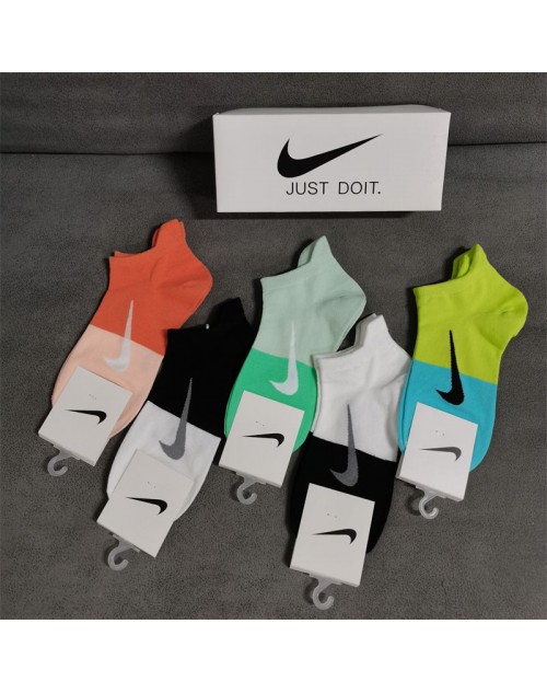 Nike ナイキ靴下 品番：X-LI-NIK-57759ラインで在庫確認とご注文の際、品番を教えてください