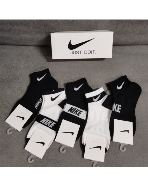 Nike ナイキ靴下 品番：X-LI-NIK-57761ラインで在庫確認とご注文の際、品番を教えてください