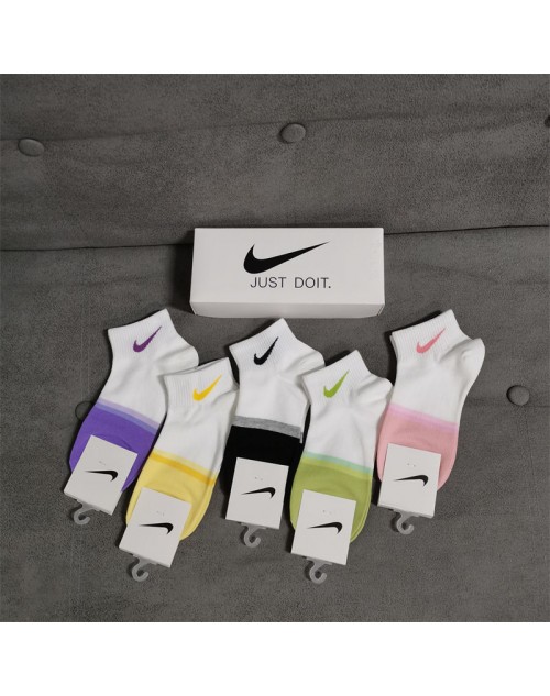 Nike ナイキ靴下 品番：X-LI-NIK-57762ラインで在庫確認とご注文の際、品番を教えてください