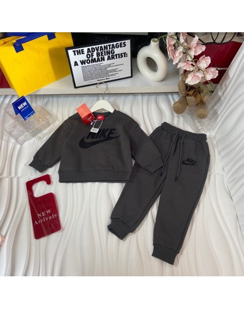 Nike ナイキ子供服 品番：X-LI-NIK-59144ラインで在庫確認とご注文の際、品番を教えてください