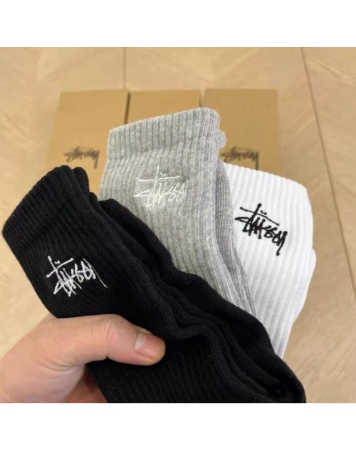 Stussy ステューシー靴下 品番：X-LI-STU-58905ラインで在庫確認とご注文の際、品番を教えてください