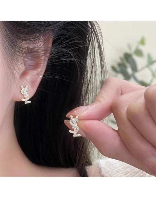 Ysl イブサンローラン ピアス 品番：X-LI-YSL-57330ラインで在庫確認とご注文の際、品番を教えてください