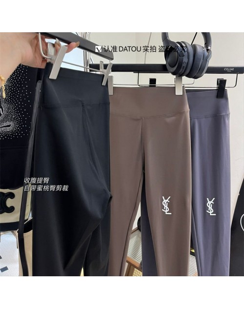 Ysl イブサンローラン靴下 品番：X-LI-YSL-58688ラインで在庫確認とご注文の際、品番を教えてください